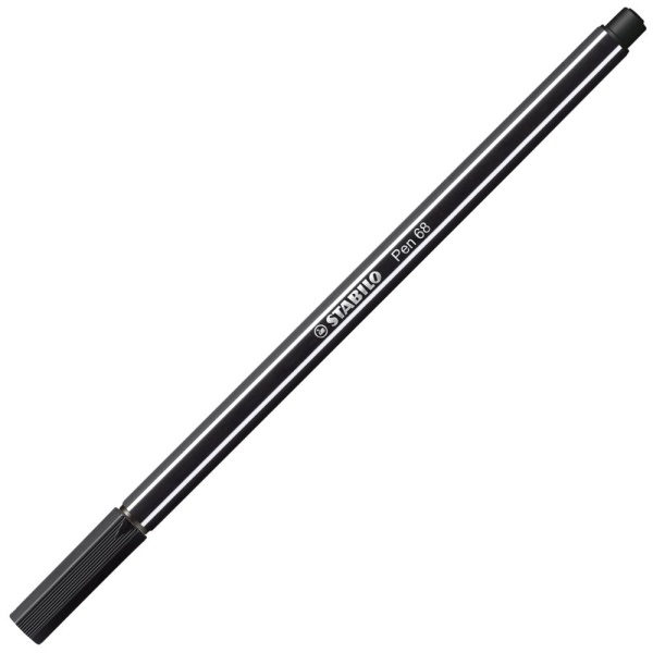 STABILO Pen68 Filzstift in der Farbe schwarz, Schrägansicht mit geschlossener Kappe.
