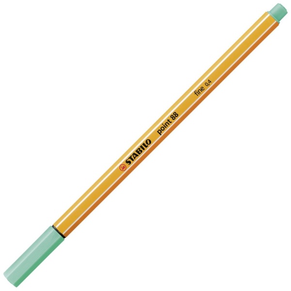 STABILO Point88 Fineliner in der Farbe eisgrün, Schrägansicht mit geschlossener Kappe.