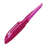 STABILO EASYbirdy Schulfüller für Rechtshänder in der Farbe beere/pink, Schrägansicht mit geschlossener Kappe.