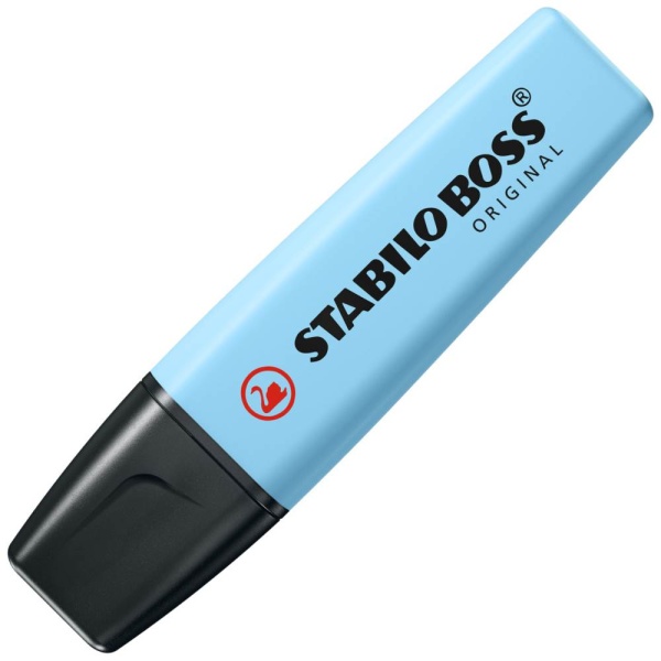 STABILO BOSS ORIGINAL Textmarker in der Farbe himmlisches Blau, Schrägansicht mit geschlossener Kappe.
