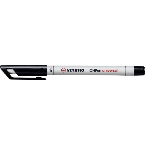 STABILO OHPen Folienstift wasserlöslich in der Stärke S und Farbe Schwarz, Seitenansicht mit geschlossener Kappe.
