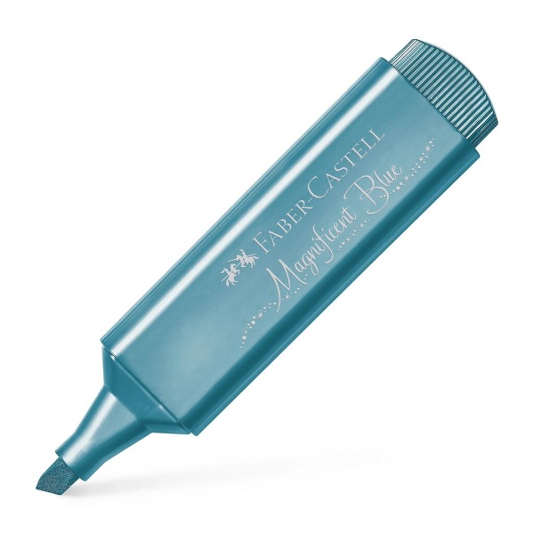FABER-CASTELL Textmarker Metallic in der Farbe Magnificent Blue, Schrägansicht ohne Kappe.