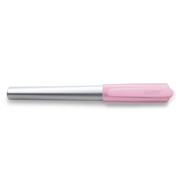 Lamy nexx Schreiblernfüller für Rechtshänder in der Farbe rose, Seitenansicht mit geschlossener Kappe.